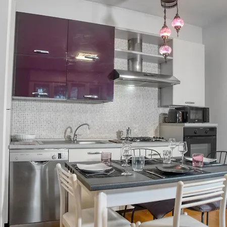 Cozy And Charming 2-bedroom In Isola With Big Terrace * Milan