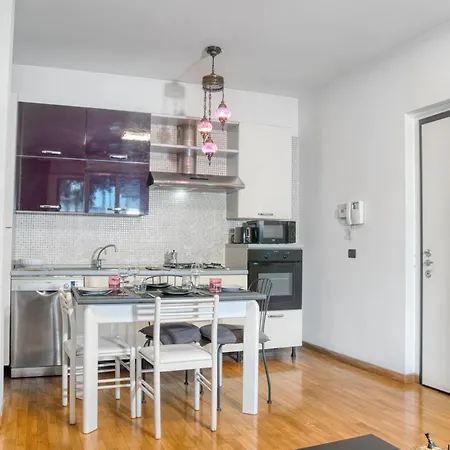 Cozy And Charming 2-bedroom In Isola With Big Terrace Apartment