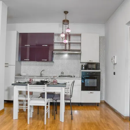 Apartment Cozy And Charming 2-bedroom In Isola With Big Terrace Milan