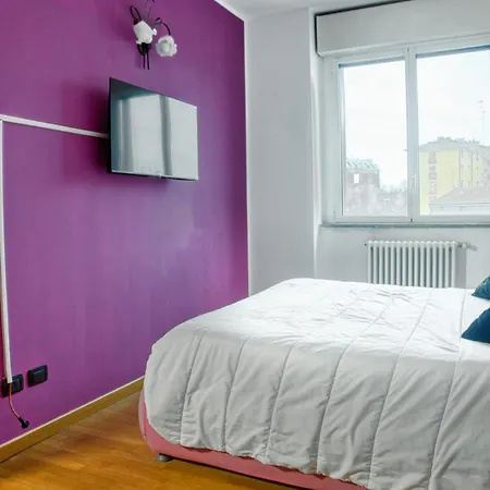 Cozy And Charming 2-bedroom In Isola With Big Terrace Milan