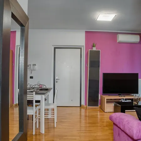 Cozy And Charming 2-bedroom In Isola With Big Terrace Apartment
