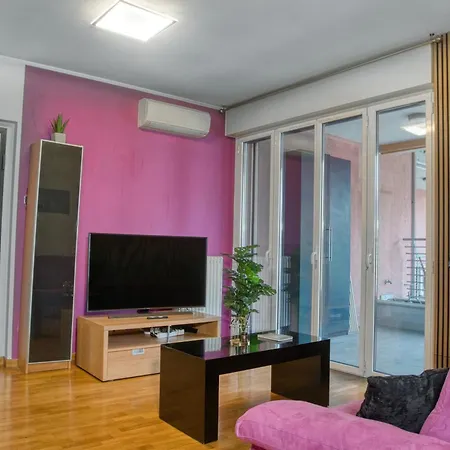 Apartment Cozy And Charming 2-bedroom In Isola With Big Terrace