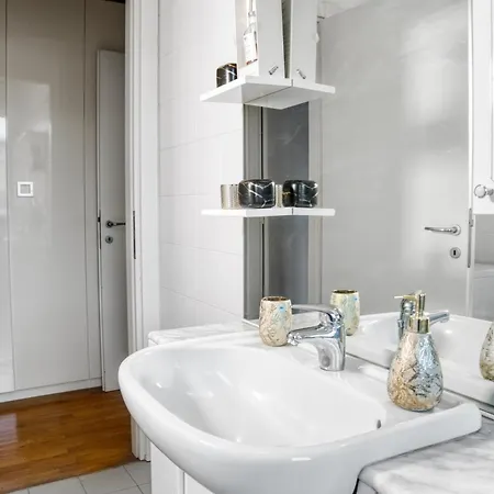 Apartment Cozy And Charming 2-bedroom In Isola With Big Terrace