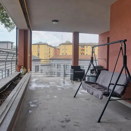 Cozy And Charming 2-bedroom In Isola With Big Terrace Apartmán Milán